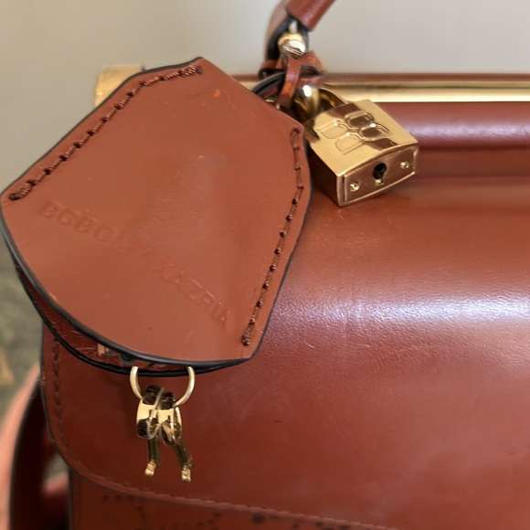 BCBG MaxAzaria  perforated cross body top handle leather bag - Picture 4 of 17